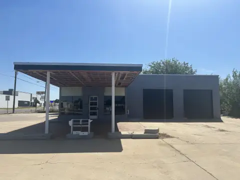 Flex Space with Dual Bay Doors