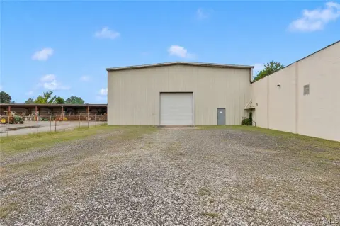 Warehouse with Fenced Laydown Area