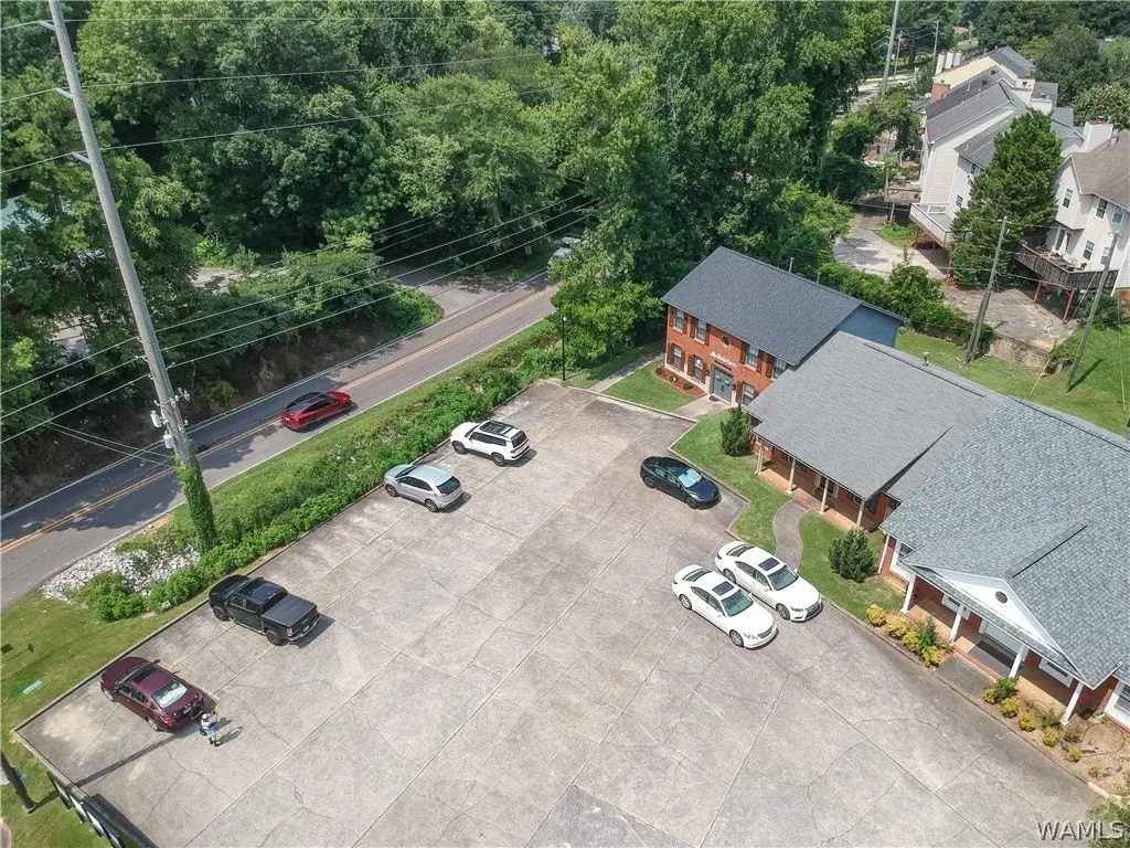 2100 Lynngate Dr, Hoover, AL 35216