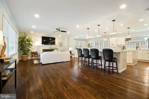 Updated Multifamily Home in Arlington