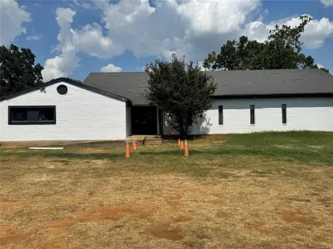 Versatile Building for Worship Services