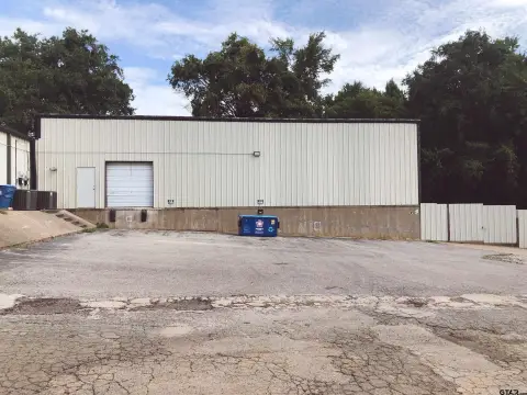 Warehouse With Dock-High Loading