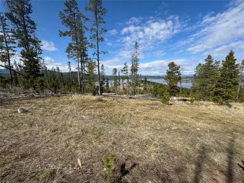Land with Panoramic Mountain Views