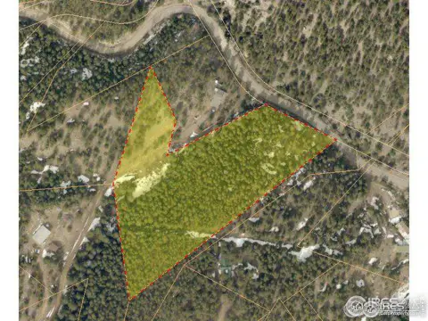 Boulder Land with Mountain Views