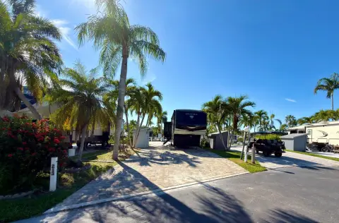 Waterfront Lot in Outdoor Resort