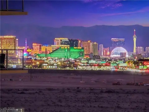 Las Vegas High-Rise Corner Unit