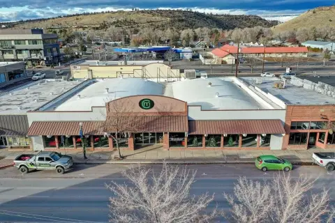 Retail Building on Highway 97