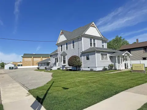 Versatile Mixed-Use Property in Avilla