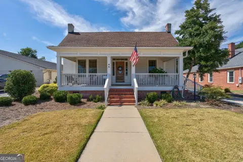 Charming Office Space in McDonough