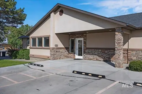 Medical Office with Flexible Layout