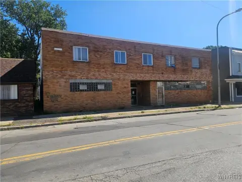 Mixed-Use Building on Abbott Road