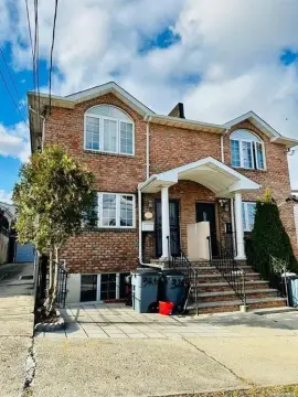 Renovated Duplex in College Point