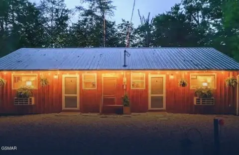 Charming Duplex Near Smoky Mountains