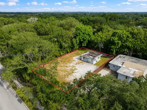 Detached Live-Work Space with Yard