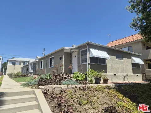 Courtyard Apartment Building with Six 1-Bed Units