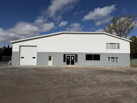 Versatile Commercial Property with Apartment