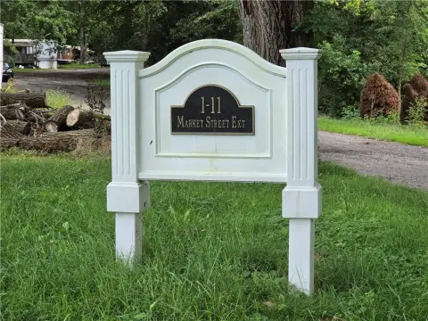 11-Pad Mobile Home Park