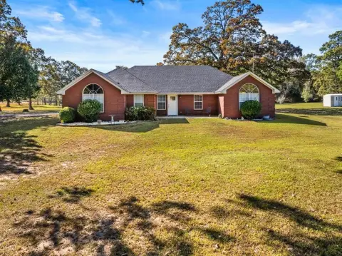 Spacious Home on Lush Pasture
