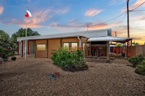 Versatile Property with RV Hookups