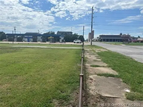 Commercial Lot in Okmulgee, OK