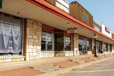 Updated Building in Downtown Knox