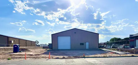 Flex Office/Warehouse with Insulated Warehouse