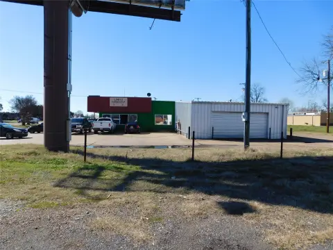 Flex Space with Roll-Up Door
