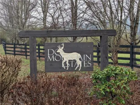 Level Lot in Doe Mountain