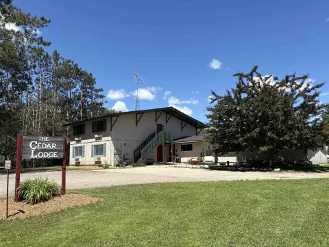 8-Unit Motel with Rental House