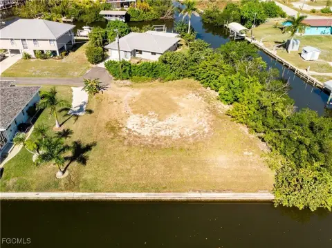 Waterfront Corner Lot in Florida