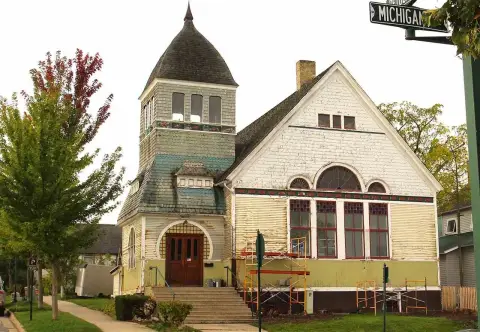 Historic Downtown Landmark For Lease