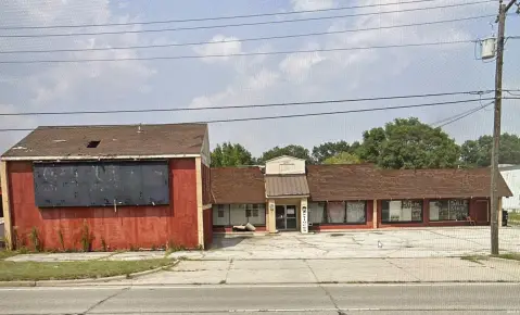 Multi-Use Building on Highway 19