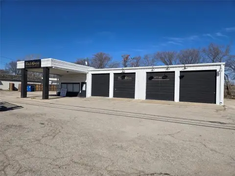 Grapevine Industrial Building with Bays