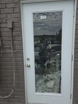 Renovated Retail Space on Hollywood