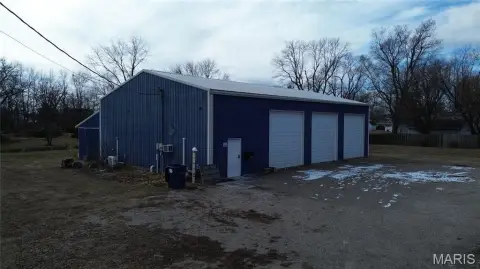 Versatile Commercial Building in Mount Olive