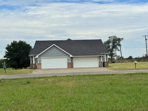 Well-Maintained Duplex in Lincoln, Kansas