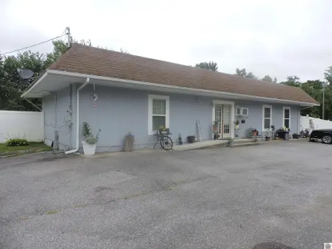 Paducah Duplex on One Acre