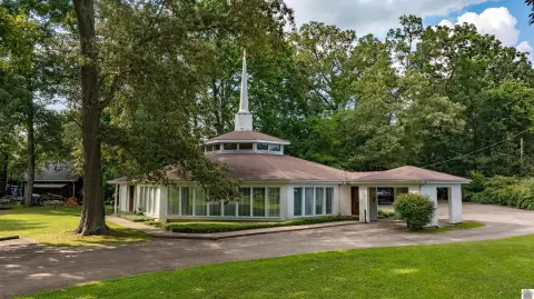 Versatile Building in Convenient Location