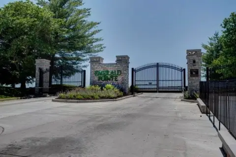 Land in Emerald Point