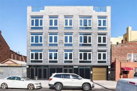 Retail Storefront in Long Island City