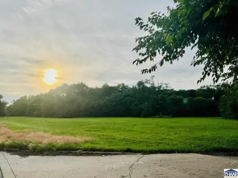 Versatile Land on Maple Avenue