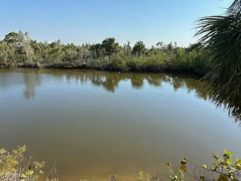 Oversized Gulf Access Building Site