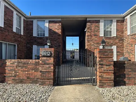 Belleville Multifamily Building with Apartments