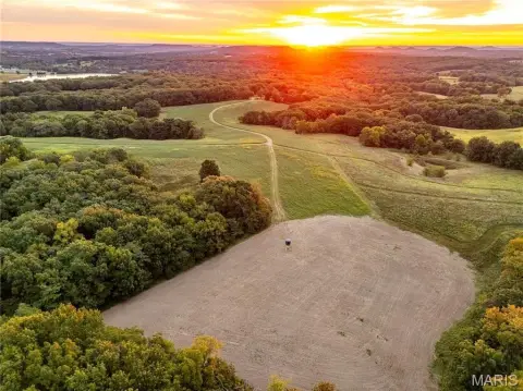 82.1 Acres Country Living Retreat