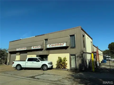 Maryland Heights Retail/Auto Shop Building