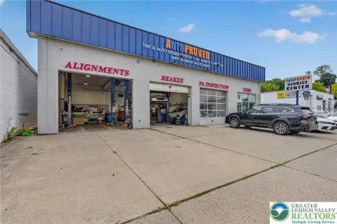 Automotive Service Center with Six Bays