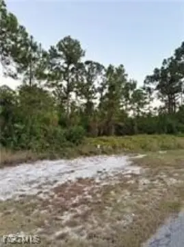 Half-Acre Homesite in Alva, Florida