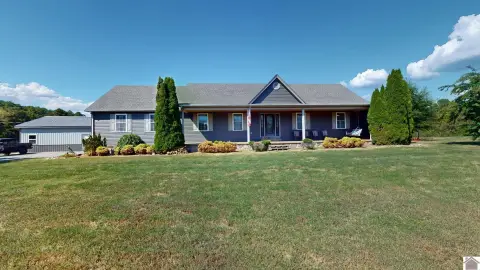 Lake Area Retreat with Shops