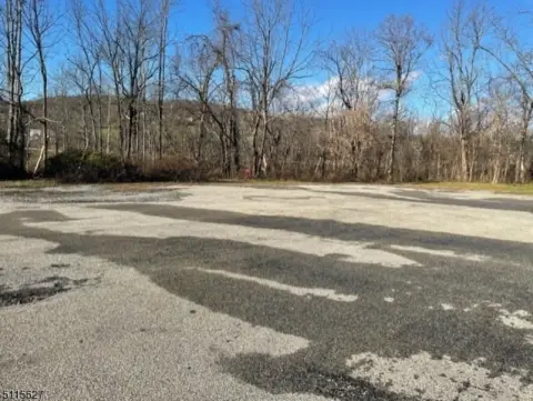 Commercial Garage with Dock & Parking