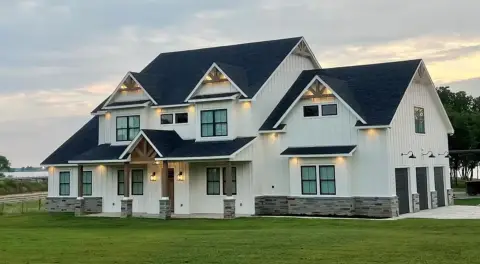 Lakefront Ranch with Workshop, RV Hookups